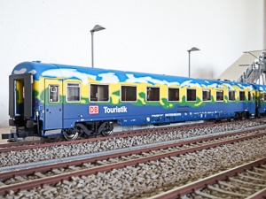 p-db-touristikzug-exklusiv-fuer-vedes-br-abteilwagen-br-br-modell-des-db-ag-bvmkz-856-br-wagennummer-73-80-84-90-900-6-p-67-2-67-2.jpg