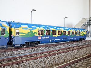 p-db-touristikzug-exklusiv-fuer-vedes-br-grossraumwagen-br-br-modell-des-db-ag-bpmz-857-br-wagennummer-73-80-84-90-903-0-p-66-6-66-6.jpg