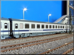 p-ec-abteilwagen-2-klasse-br-berlin-warszawa-express-br-br-modell-des-pkp-bdmnu-br-wagennummer-61-51-21-90-018-2-p-57-6-57-6.jpg