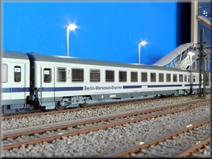 p-ec-abteilwagen-2-klasse-br-berlin-warszawa-express-br-br-modell-des-pkp-bmnouz-br-wagennummer-61-51-21-90-004-2-p-57-4-57-4.jpg