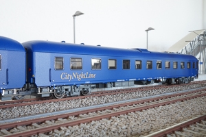 p-ruhesesselwagen-br-br-modell-der-bauart-bpm-875-1-br-wagennummer-61-85-09-94-512-6-br-citynightline-ag-p-733-4-733-4.jpg