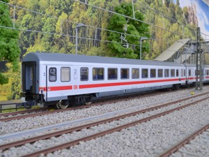 roco-6200155-1972-2.jpg